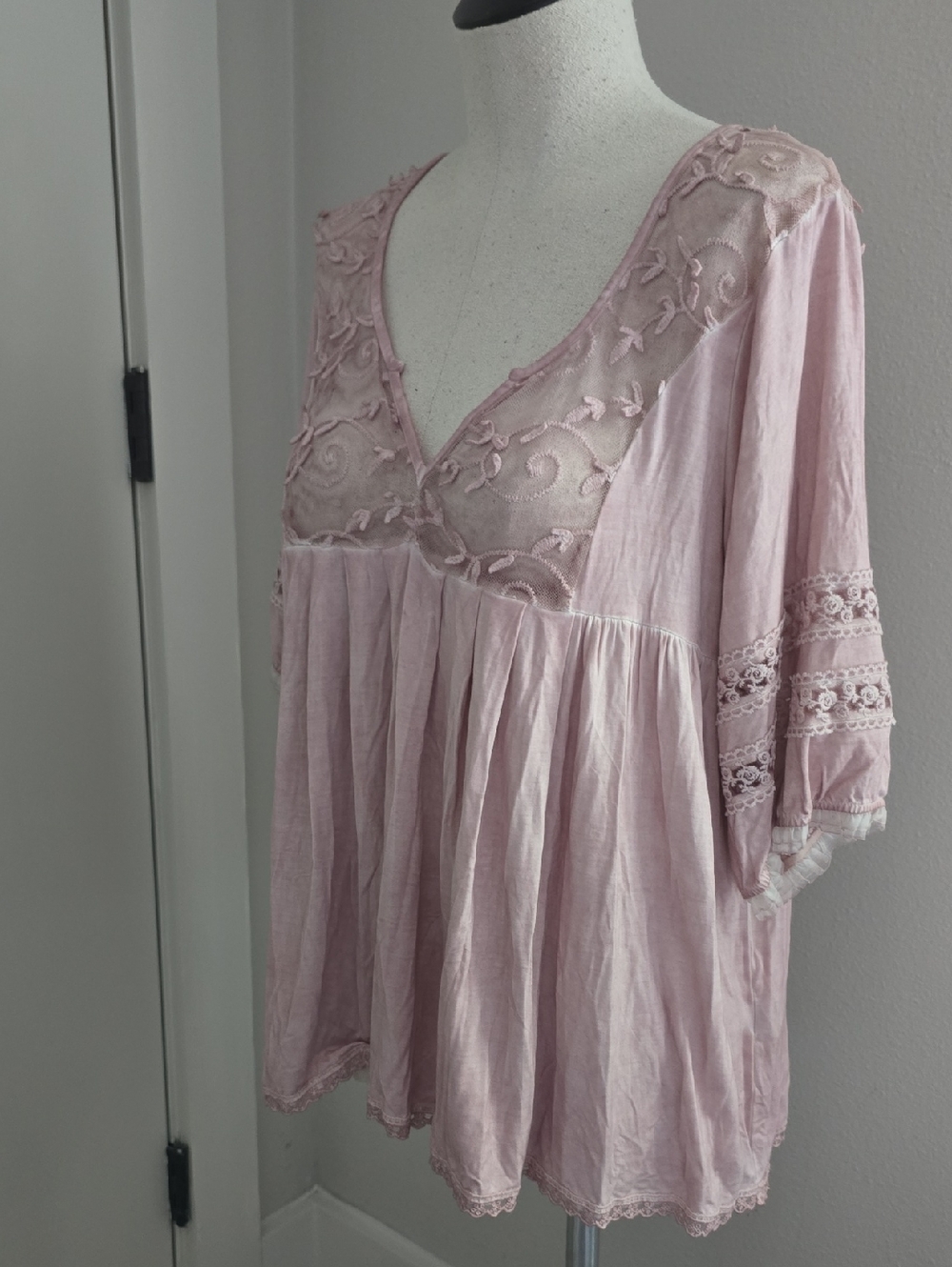 POL Women's Blush Lace-Trim 3/4 Length Blouse Top SZ Small
